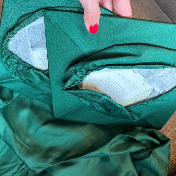 Elements Graduation Robe and Hat - Size 5 Jestons set of 2 Green - Picture 2 of 5